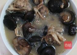 猪骨香菇煲的做法图解5