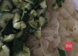 爽口黄瓜粉皮的做法图解3