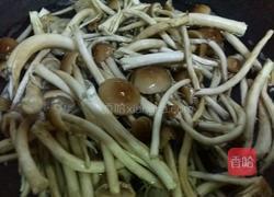 茶树菇炒五花肉的做法图解2