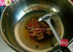 青椒胡萝卜炒木耳的做法图解4