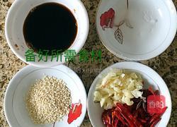 【芹菜叶拌花生米】的做法图解3