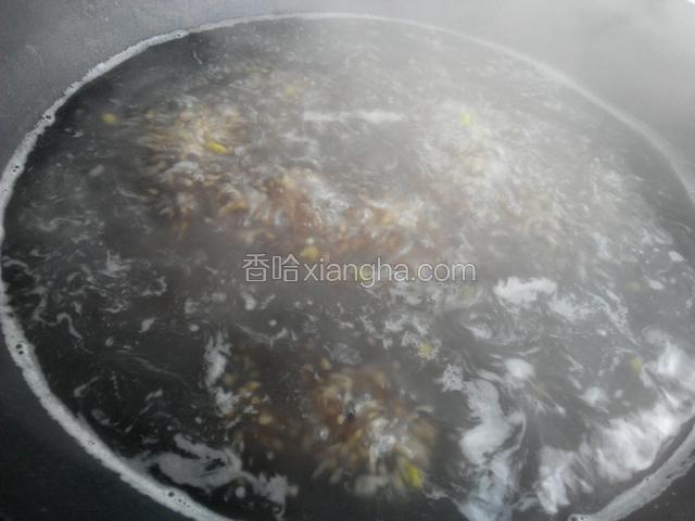 沸腾后开锅煮，别溢出来。