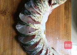 清蒸草鱼之孔雀开屏的做法图解3