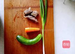 太阳花牛肉炒饭的做法图解1