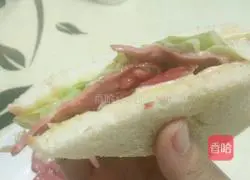 Illustration of how to make bacon and vegetable sandwiches 4