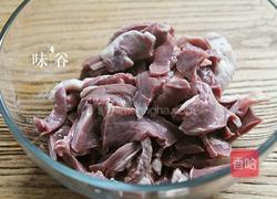 青椒炒猪心的做法图解2