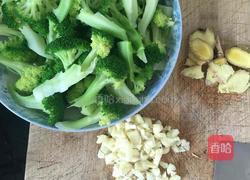 清炒蒜香西兰花的做法图解1