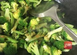 清炒蒜香西兰花的做法图解2