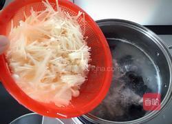 金针菇木耳肉片汤的做法图解9