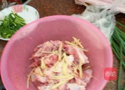 胡萝卜青椒炒鸭肉的做法图解5