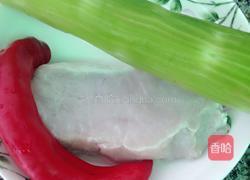 莴笋红椒炒肉片的做法图解1