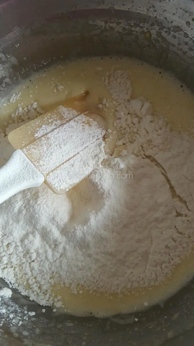 3中材料加入到蛋糊中搅拌至无颗粒。