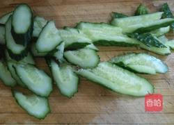 荆芥拌黄瓜的做法图解3