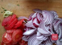 西红柿鸡蛋配洋葱的做法图解1