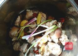 蒜香辣猪蹄的做法图解3