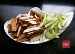 西芹炒香干的做法图解3