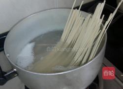 醬油番茄醬炒番茄面條的做法圖解2