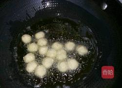 鱼丸鸡蛋长寿面的做法图解3