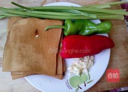 彩椒炒香干的做法图解1