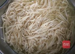 凉拌腐竹丝的做法图解1