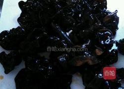 凉拌木耳金针菇的做法图解1