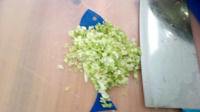 芹菜切细