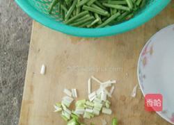 辣椒炒豆角的做法图解1