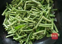 辣椒炒豆角的做法图解3