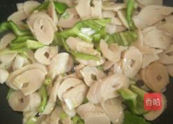 辣椒炒面筋的做法图解2