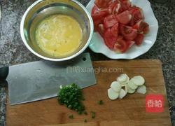 番茄炒蛋的做法图解1