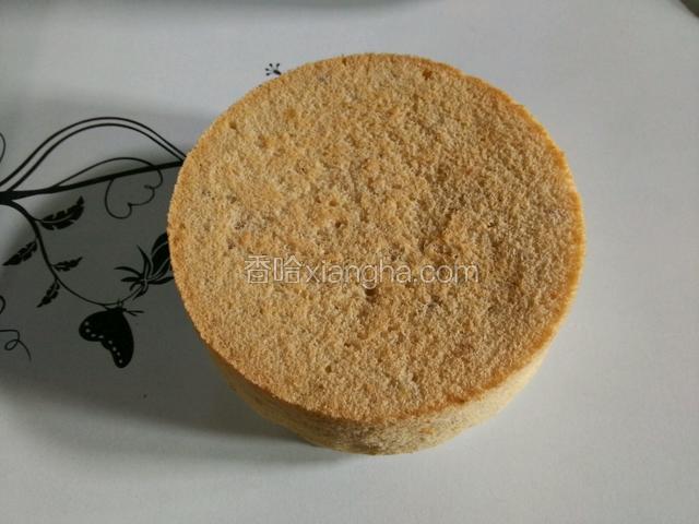 烤箱120度预热烤30分钟，再转135度15分钟。温度时间仅供参考，要根据自己家烤箱温度来调整。我家烤箱温度偏高。