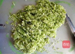 西葫芦鸡蛋虾皮饺子的做法图解1