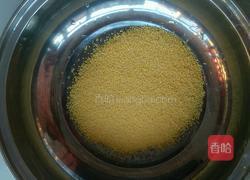 小米粥的做法图解1