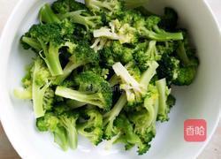 凉拌西兰花的做法图解1