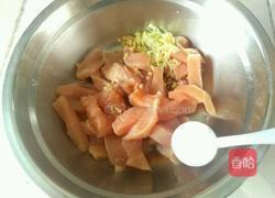 糖醋肉条(俗称糖醋里脊)的做法图解2