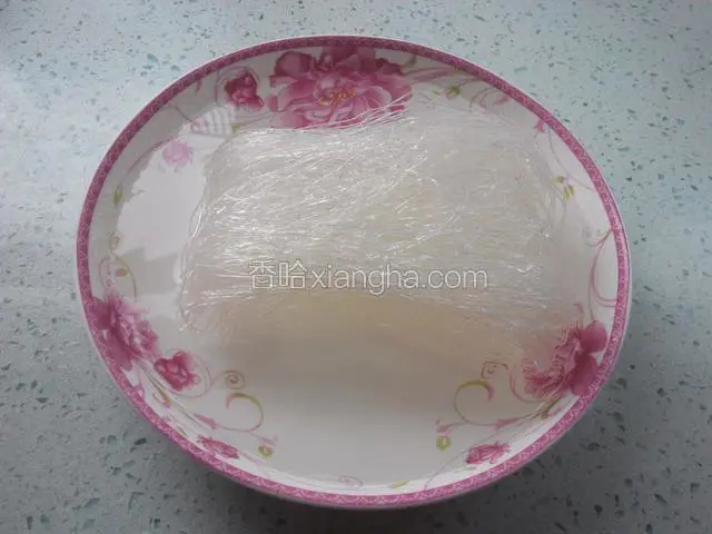 用开水烫一会。