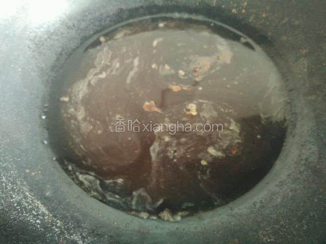 放入适量清水