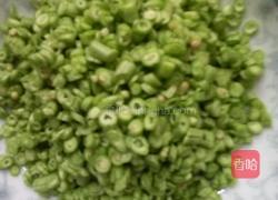 豇豆米炒肉卷饼的做法图解7