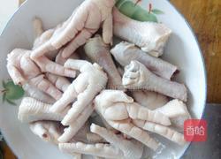 土豆烧鸡爪的做法图解1