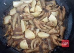 土豆烧鸡爪的做法图解6