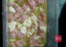 猪粉肠炒六棱豆的做法图解2