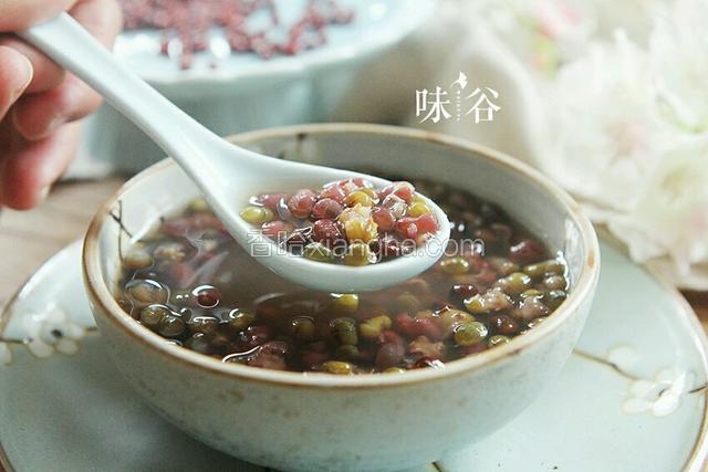 三豆汤一周可以喝两次，三伏期间喝最好，最晚可以喝到处暑。