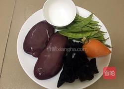 猪腰炒胡萝卜的做法图解1