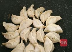 韭菜鸡蛋水煎饺的做法图解6