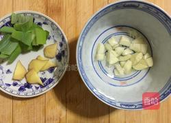 培根鸡蛋炒黄瓜的做法图解1