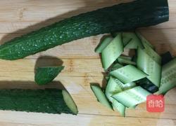 培根鸡蛋炒黄瓜的做法图解2