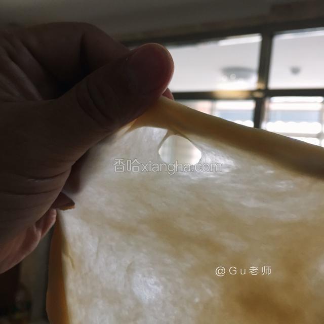 揉至大面积手套膜
破洞处光滑即可