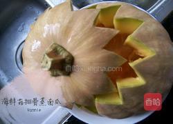 海鲜菇排骨蒸南瓜的做法图解3