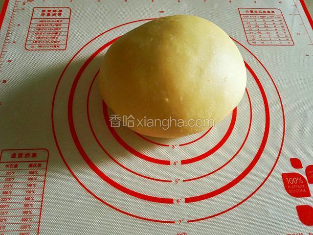 揉到面团表面光滑