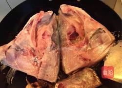 奶汤鱼头的做法图解1